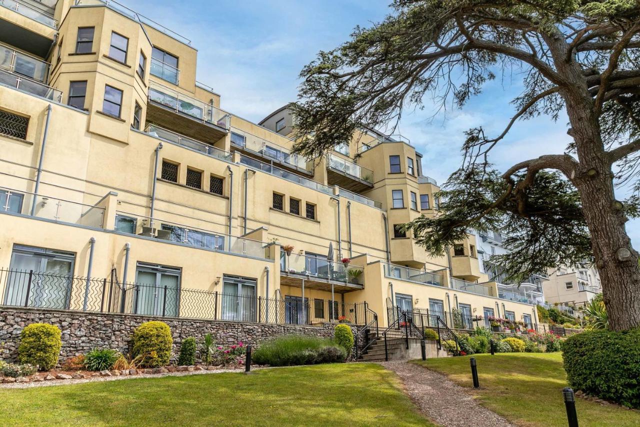 A7 Masts - Striking Beach Bolthole Apartment With Beautiful Sea Views Private Balcony & Parking Torquay Exteriör bild