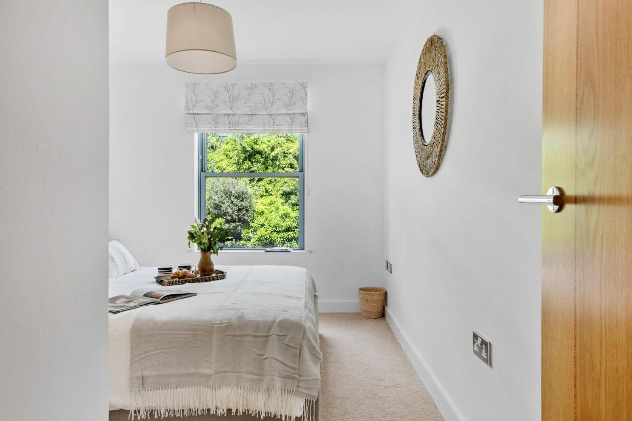 A7 Masts - Striking Beach Bolthole Apartment With Beautiful Sea Views Private Balcony & Parking Torquay Exteriör bild