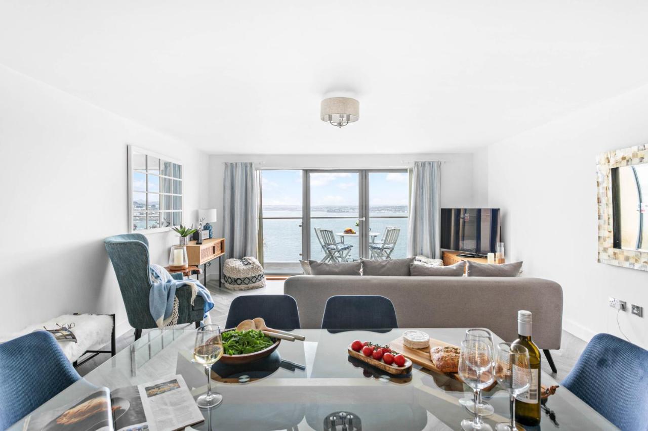 A7 Masts - Striking Beach Bolthole Apartment With Beautiful Sea Views Private Balcony & Parking Torquay Exteriör bild