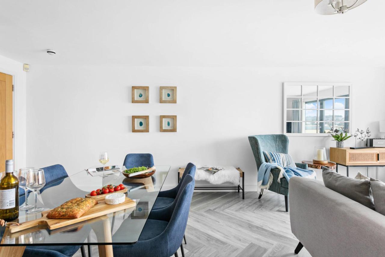 A7 Masts - Striking Beach Bolthole Apartment With Beautiful Sea Views Private Balcony & Parking Torquay Exteriör bild